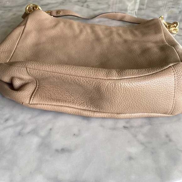 Michael Kors HALLIE Large Convertible Shoulder Bag - Picture 5 of 11